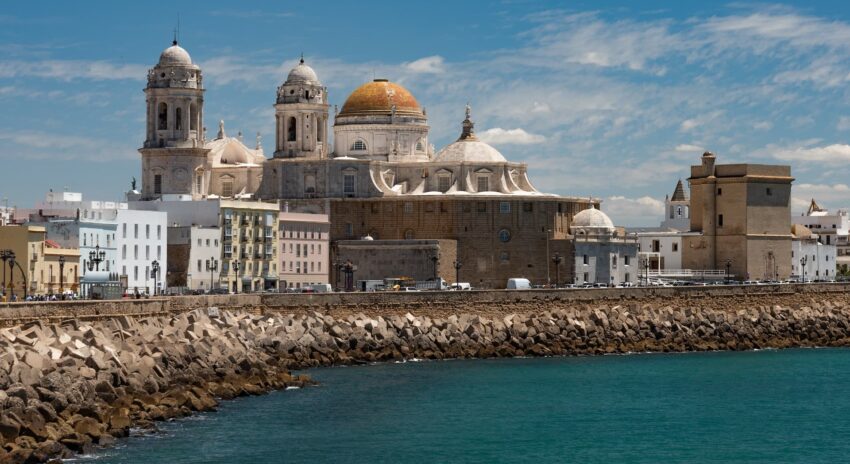 Cádiz: ciudad fortaleza en la isla